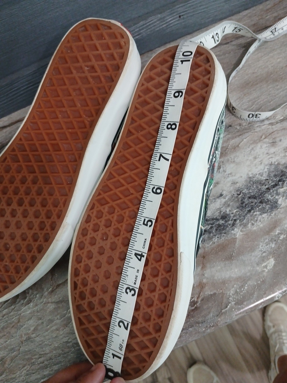 Vans Black Slip-On Loafers with Red Rose Tattoo Leaf Graphic Vintage Y2K - Picture 6 of 12